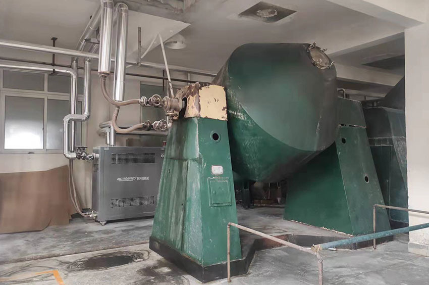 碳酸鋰雙錐回轉(zhuǎn)真空干燥機(jī)控溫